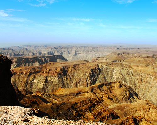Fish River Canyon, Namibia’s Grand Wonder Discover the breathtaking beauty of Fish River Canyon with scenic trails, an unforgettable natural wonder